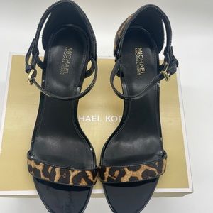 NIB Michael Kors Mid Sandal